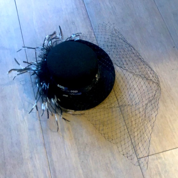 La Vie En Rose NEW $110 - Hat with Veil, Feathers  & comb - Picture 2 of 7